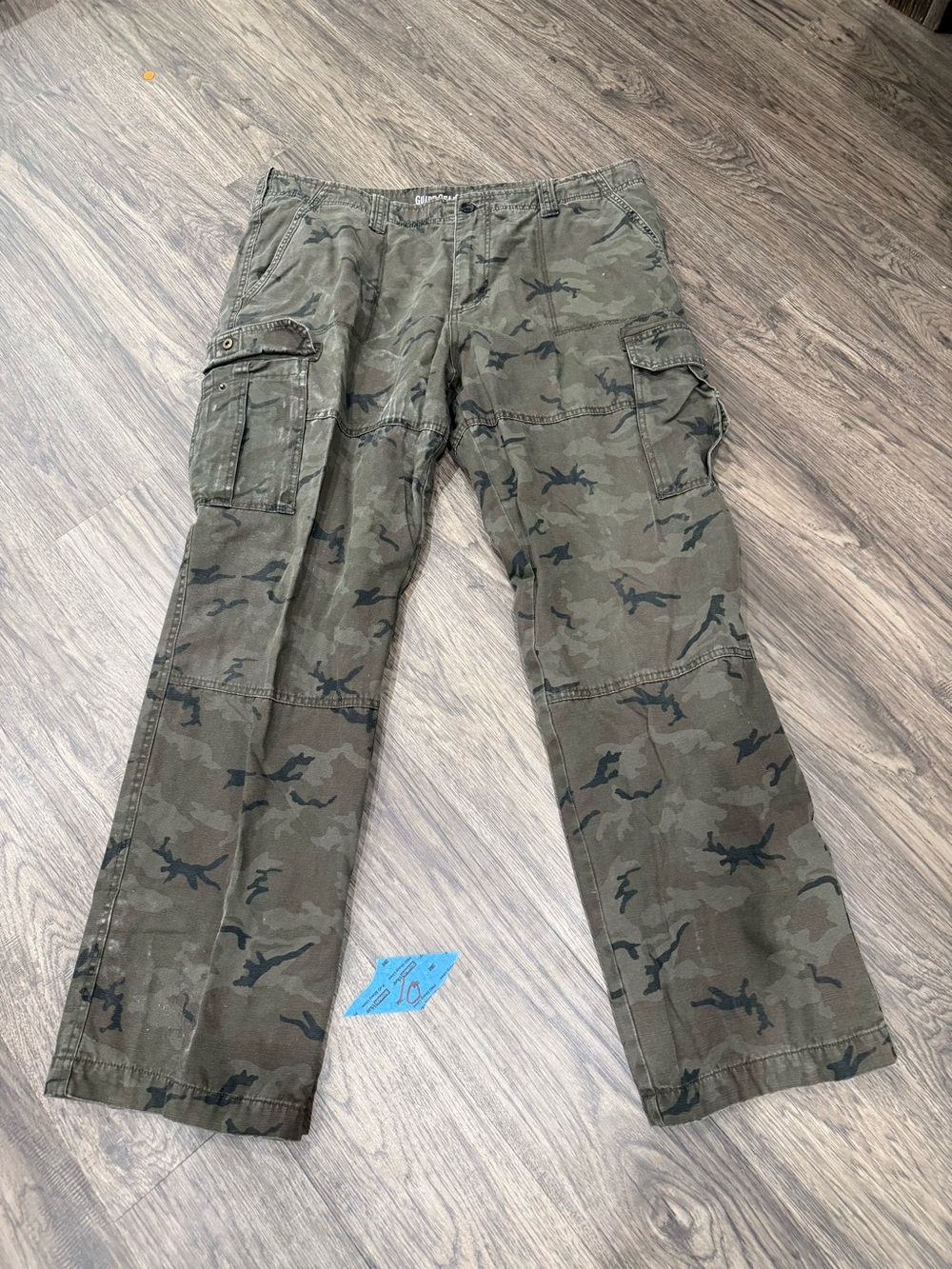 Men's Camouflage Cargo Pants - Olive Green 38x32